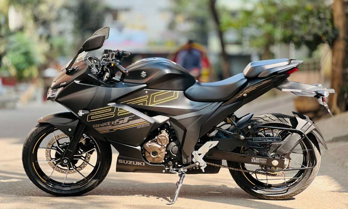 अब रफ्तार बने रॉयल Suzuki Gixxer SF के साथ हर मोड़ हो कंट्रोल में और हर सफर हो यादगार!