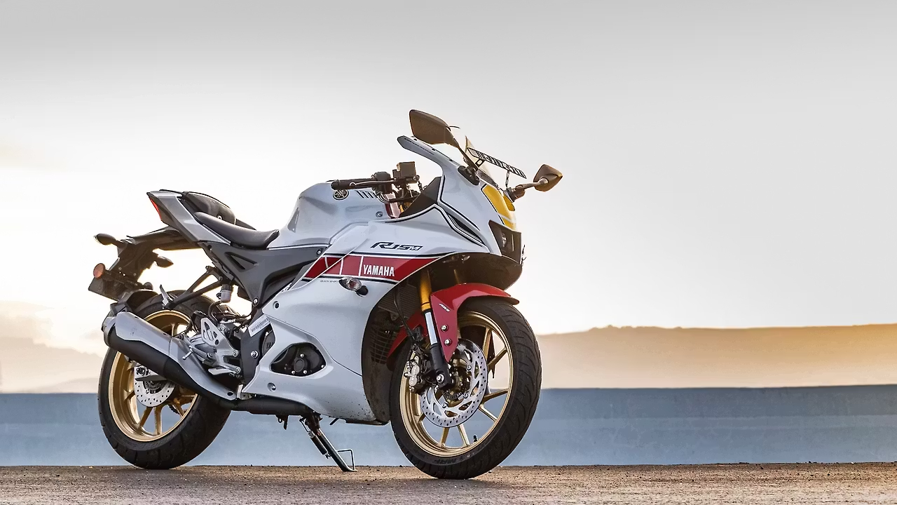 2025 Yamaha R15 V4 रिव्यू क्या यह अब भी एंट्री-लेवल स्पोर्ट्स बाइक्स का बादशाह है?